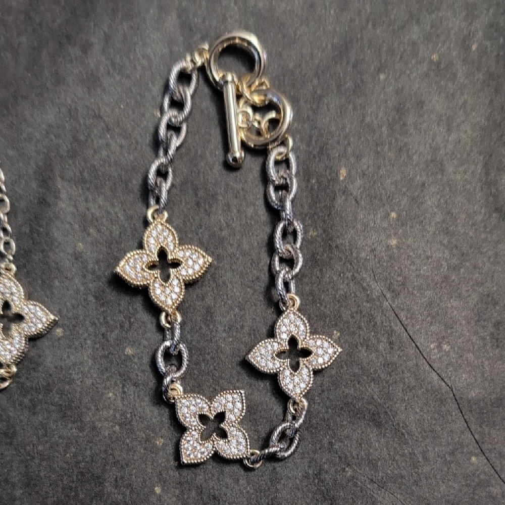 Rhinestone Clover Silver Plate Necklace & Bracelet - Picture 2 of 7
